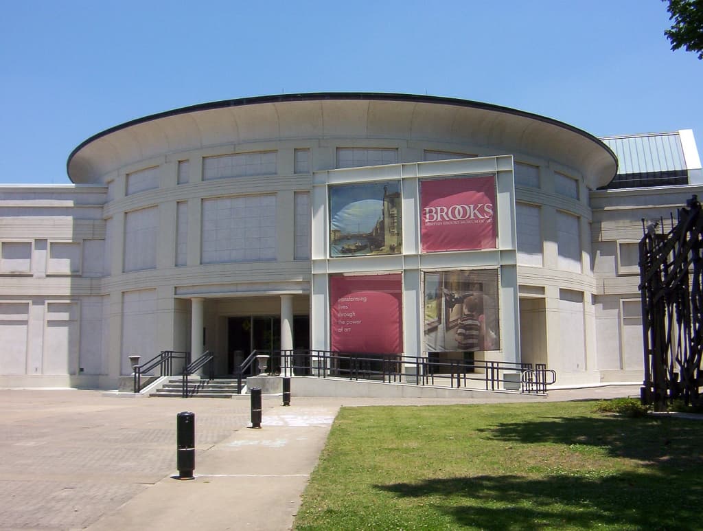 The main entrance of the Memphis Brooks Museum of Art in Overton Park